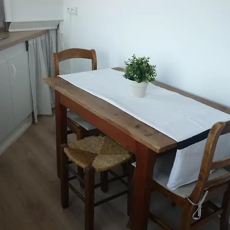 Castagnette Apartman *
