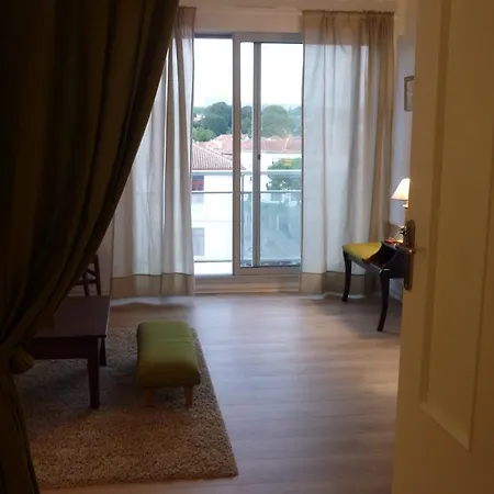 Castagnette Apartman *