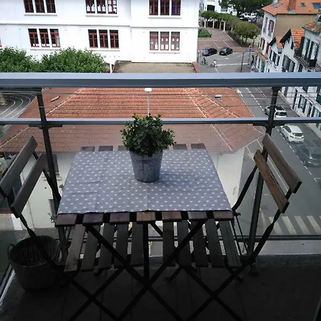 Castagnette Apartman *